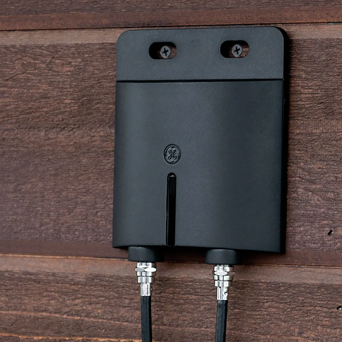 GE Antenna Amplifier with AC Power Adapter, Black