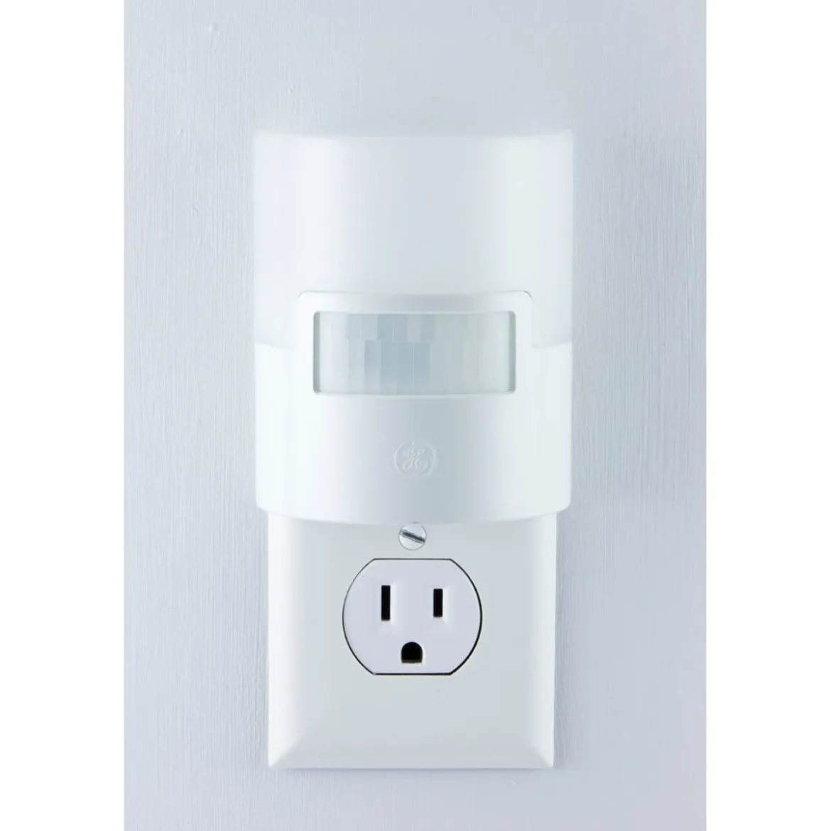 GE Enbrighten UltraBrite Motion Activated LED Night Light, White