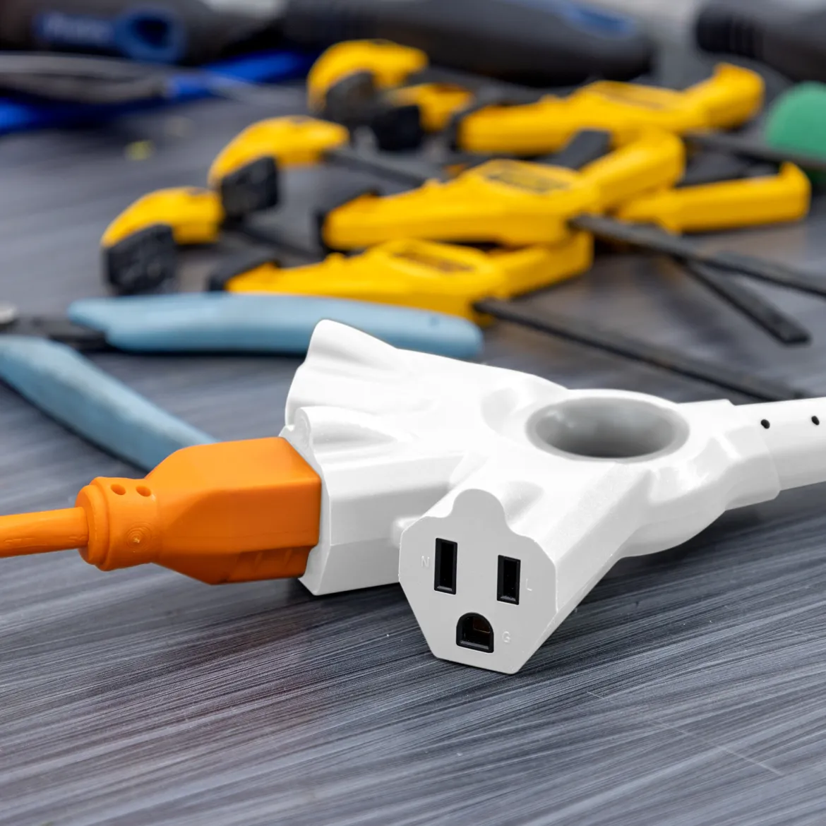 Philips EZGrip 3-Outlet Grounded Extension Cord, Indoor/Outdoor, 16 Gauge, 15ft., White
